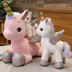 New La compagnie de la peluche Peluche licorne douce avec sa corne multi-couleur