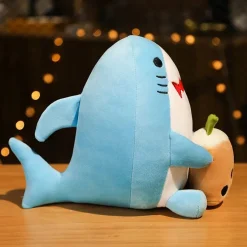 Discount La compagnie de la peluche Peluche squishmallow requin qui boit un bubble tea