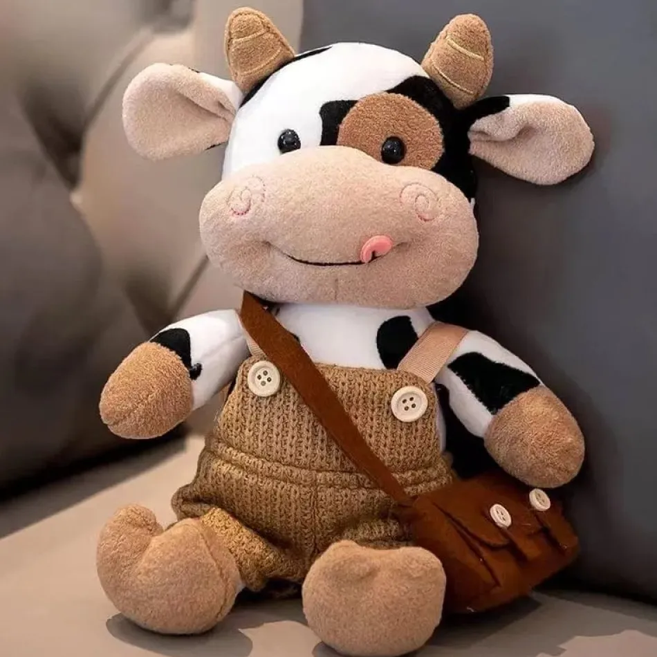 La compagnie de la peluche Peluche vache en salopette